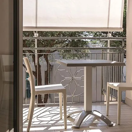 Aparthotel Nest - A Pochi Passi Dal Mare Riccione