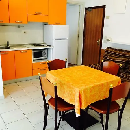 Aparthotel Nest - A Pochi Passi Dal Mare 4*