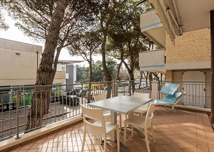 Apart-hotel Nest - A Pochi Passi Dal Mare 4*