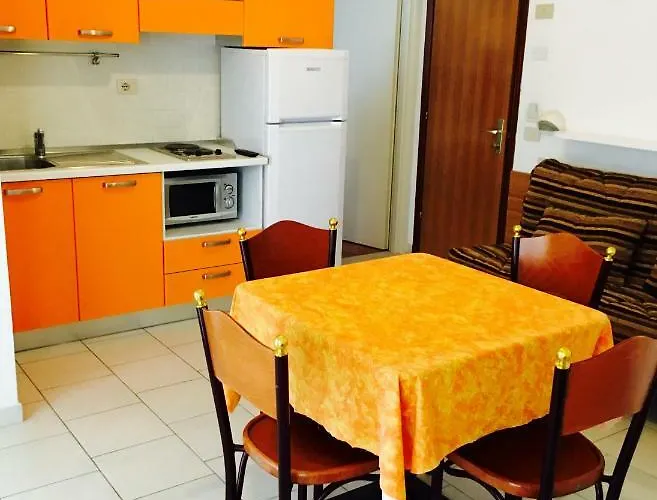 Apart-hotel Nest - A Pochi Passi Dal Mare 4*