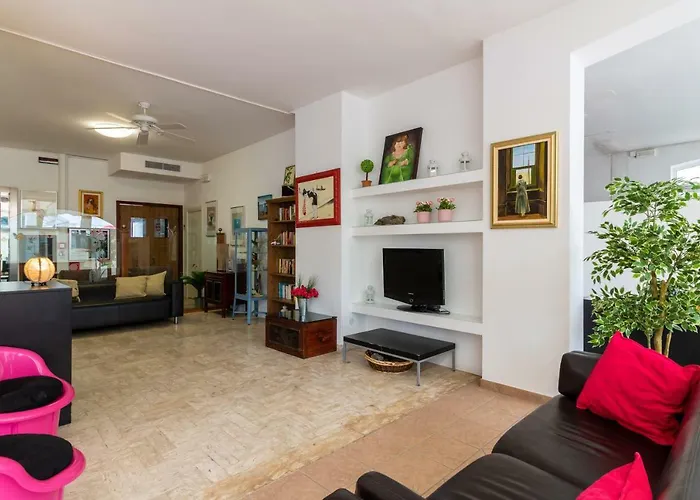 Apart-hotel Nest - A Pochi Passi Dal Mare 4*